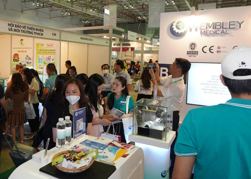 Customers come to find information at Wembley Medical's booth